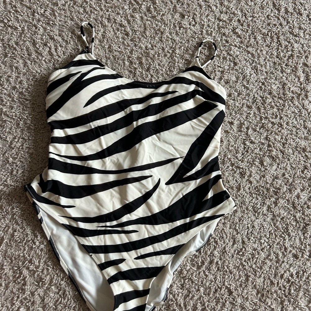 H&M Monochrome Patterned Swimsuit